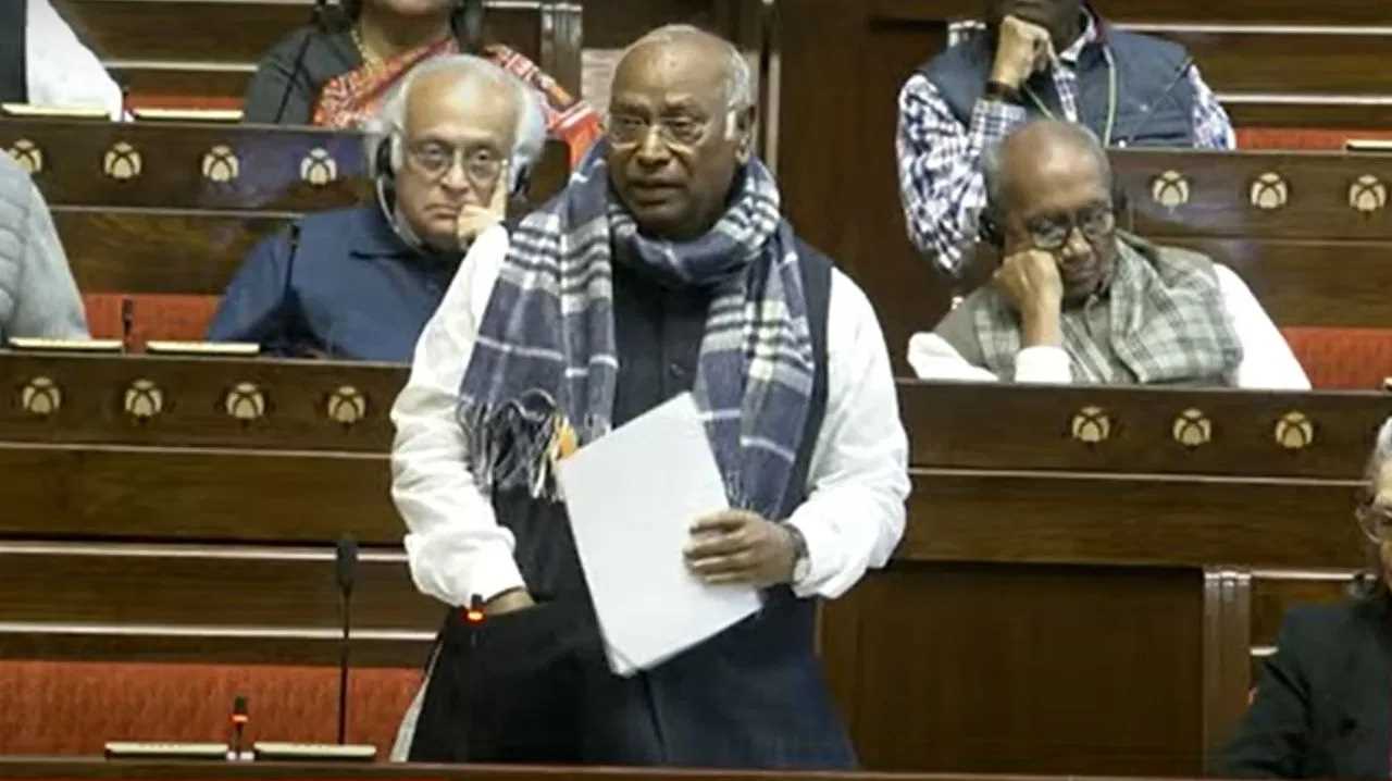 राज्यसभा में फिर उठा बाबा साहेब के अपमान का मुद्दा, बीजेपी पर भड़के खड़गे राज्यसभा में फिर उठा बाबा साहेब के अपमान का मुद्दा, बीजेपी पर भड़के खड़गे